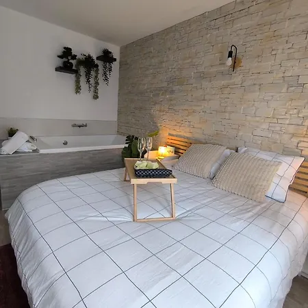 Romantic Cocon In Apartment