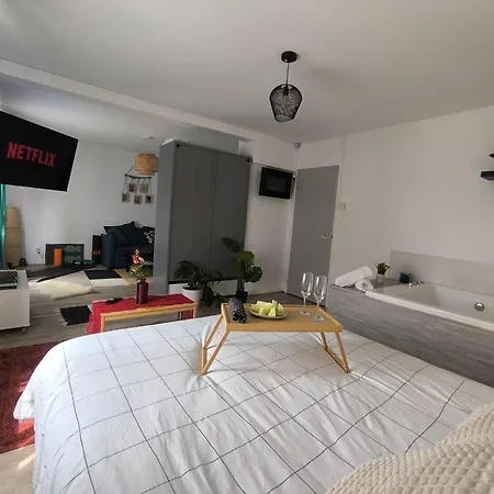 Romantic Cocon In Apartment